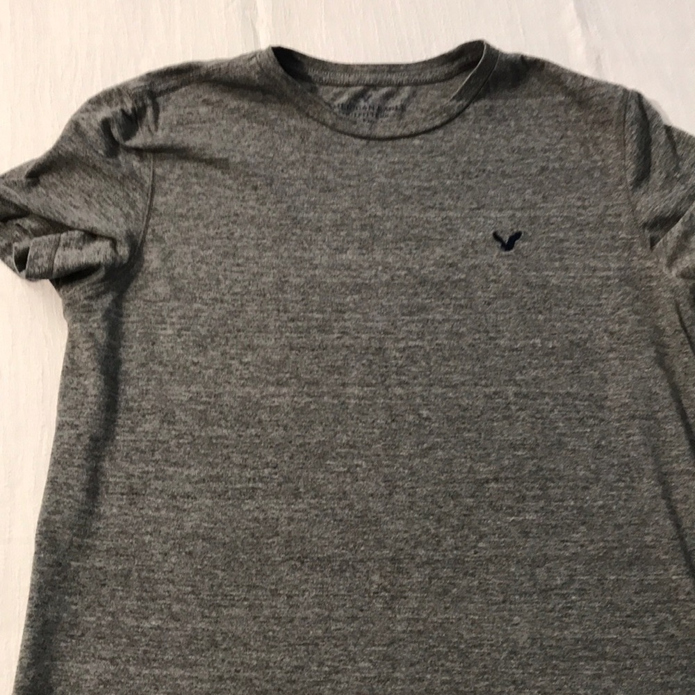 American Eagle Tee. Men. Medium. Gray